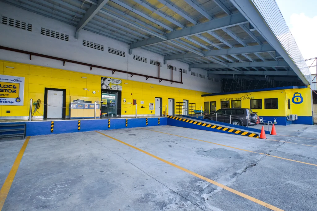 Have a Fuss-free Organized Holiday with Loc&Stor 24/7